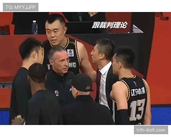 拉人犯规的裁判判罚标准与实战判定解析